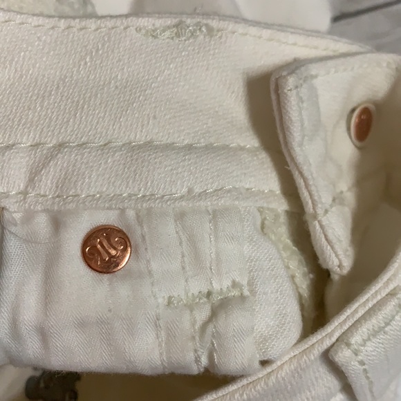 Miss Me Creamy White Distressed Jean Shorts 28 - Picture 13 of 14